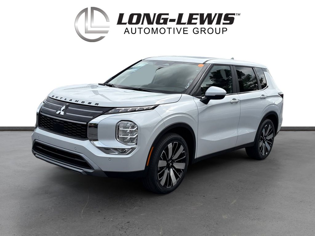 2026 Mitsubishi Outlander SE FWD's photo