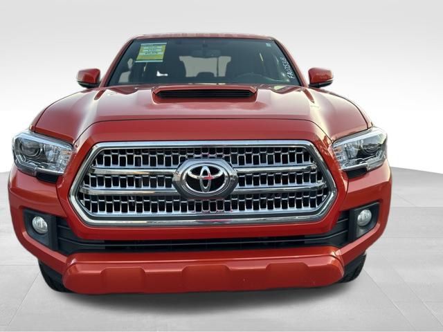 2016 Toyota Tacoma V6 photo 2