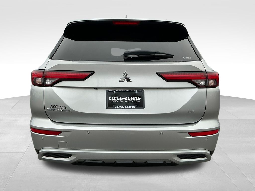 2022 Mitsubishi Outlander SE photo 4