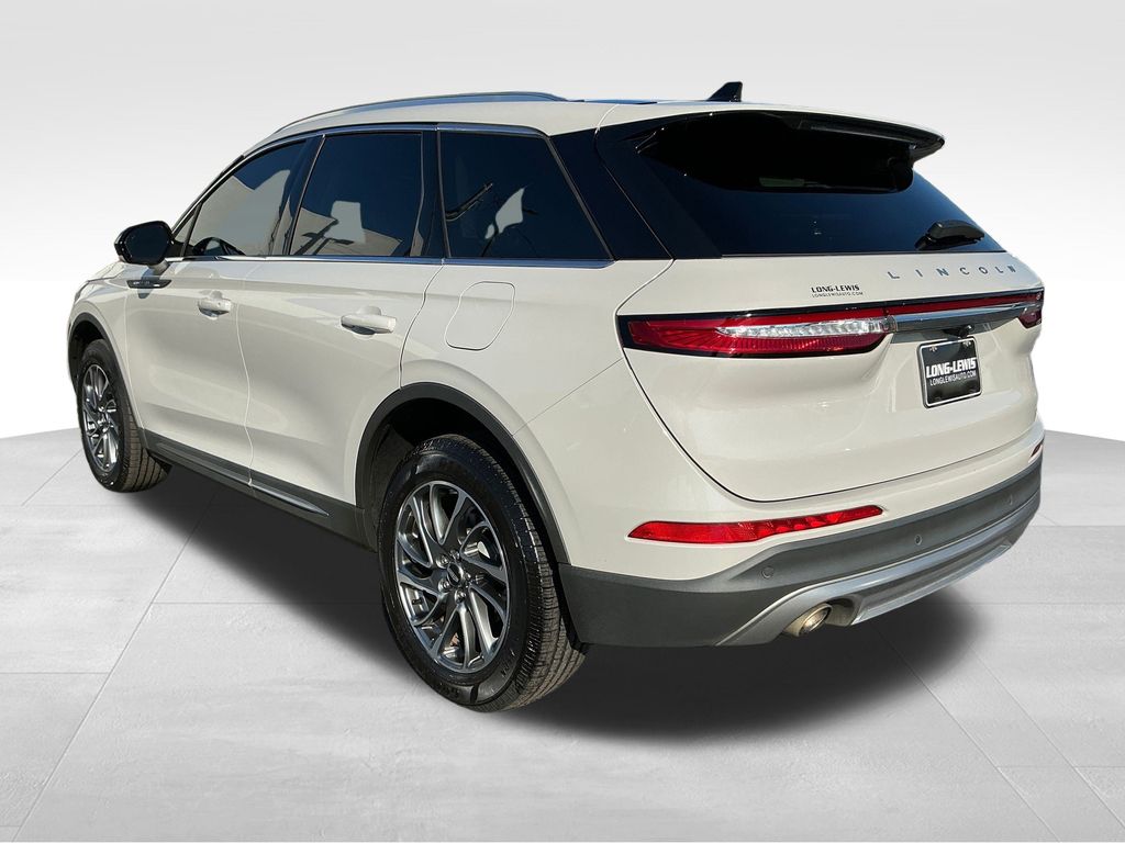 2022 Lincoln Corsair Standard photo 3