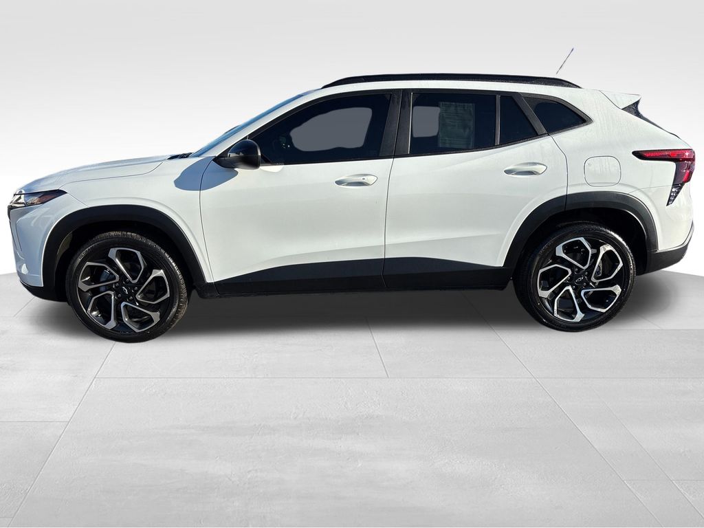 2024 Chevrolet Trax photo 2