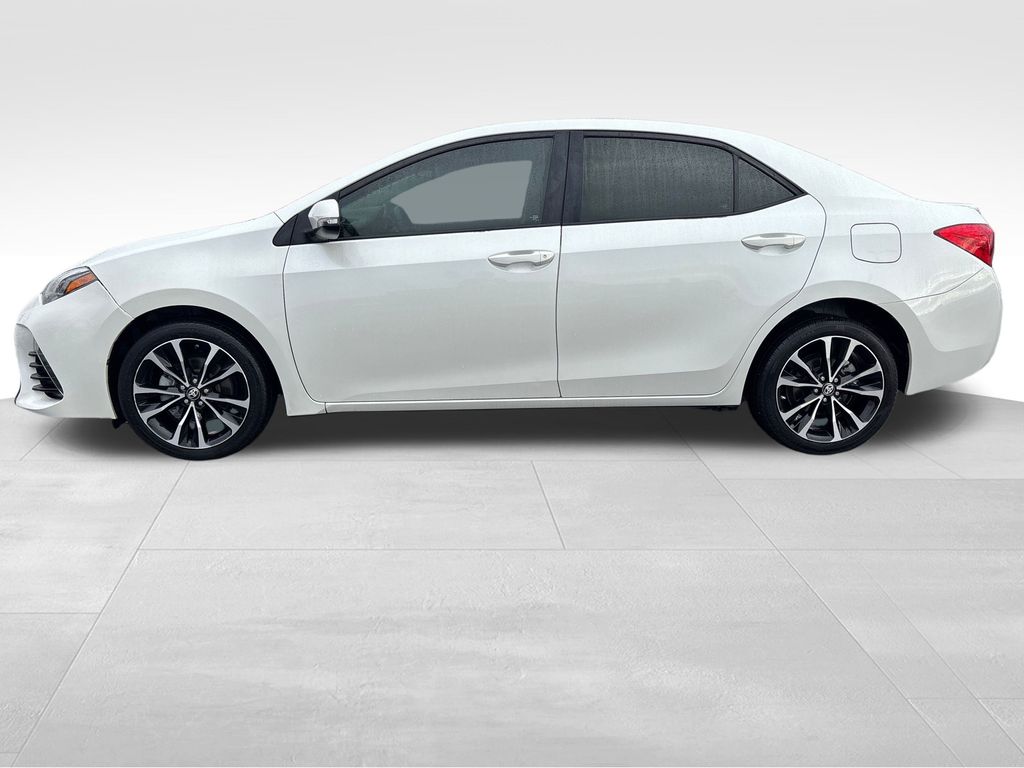 2017 Toyota Corolla L photo 2
