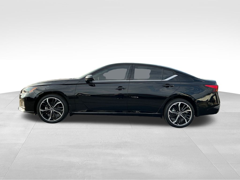 2024 Nissan Altima 2.5 SR photo 2