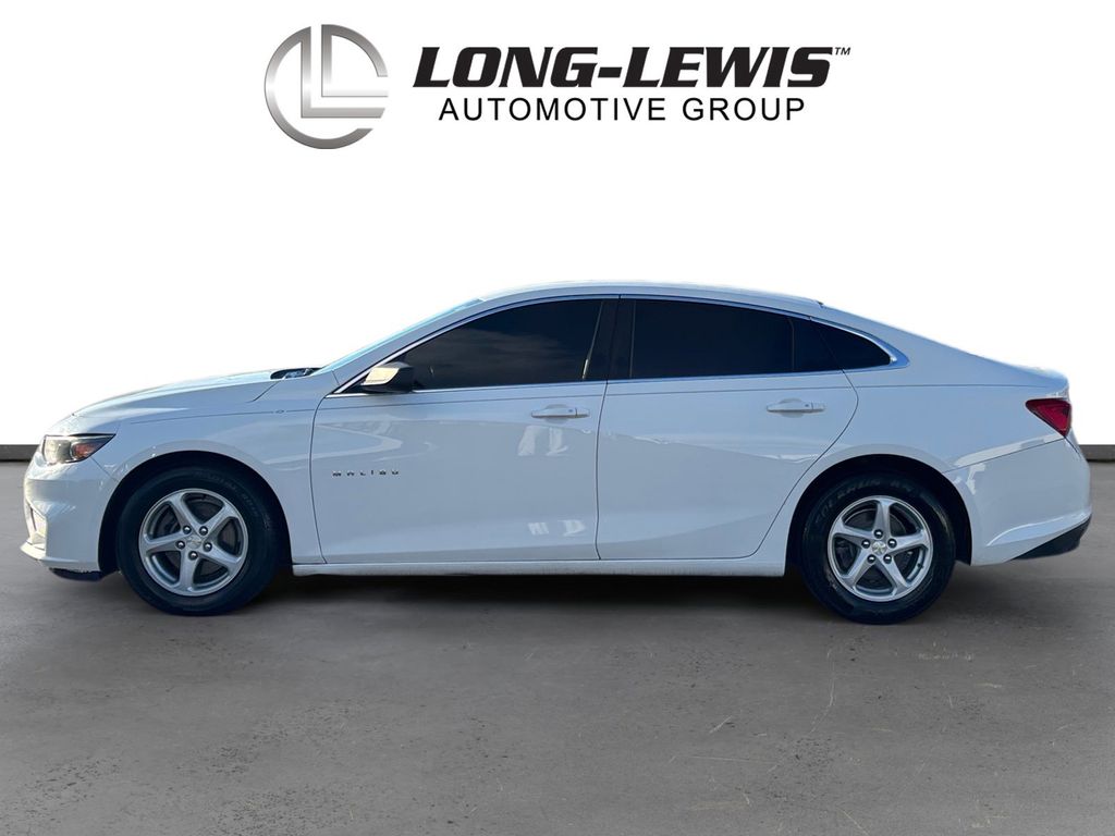 2016 Chevrolet Malibu photo 2