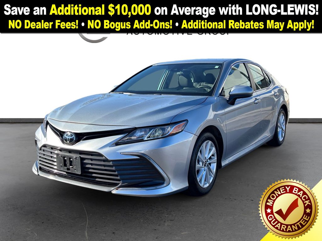 2023 Toyota Camry LE's photo