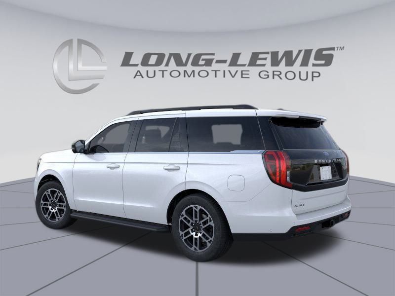 2025 Ford Expedition photo 3