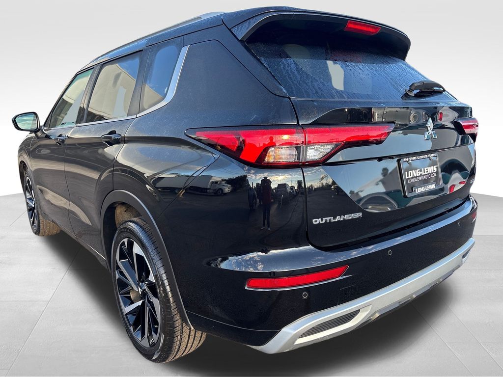 2023 Mitsubishi Outlander SEL photo 3