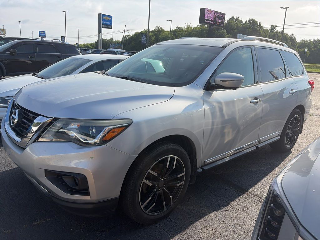 2017 Nissan Pathfinder Platinum 4WD's photo