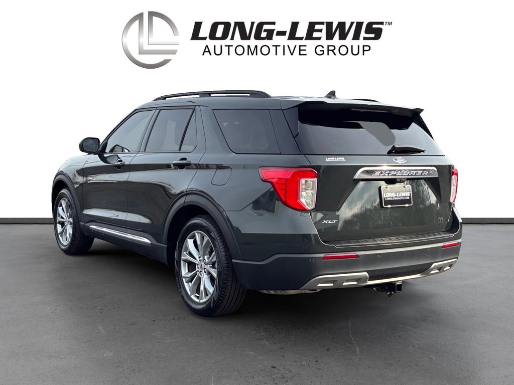 2023 Ford Explorer XLT photo 3