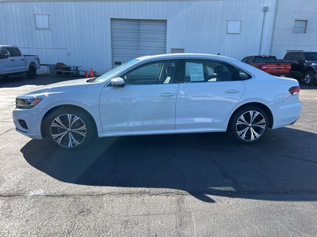 2022 Volkswagen Passat 2.0T SE photo 2