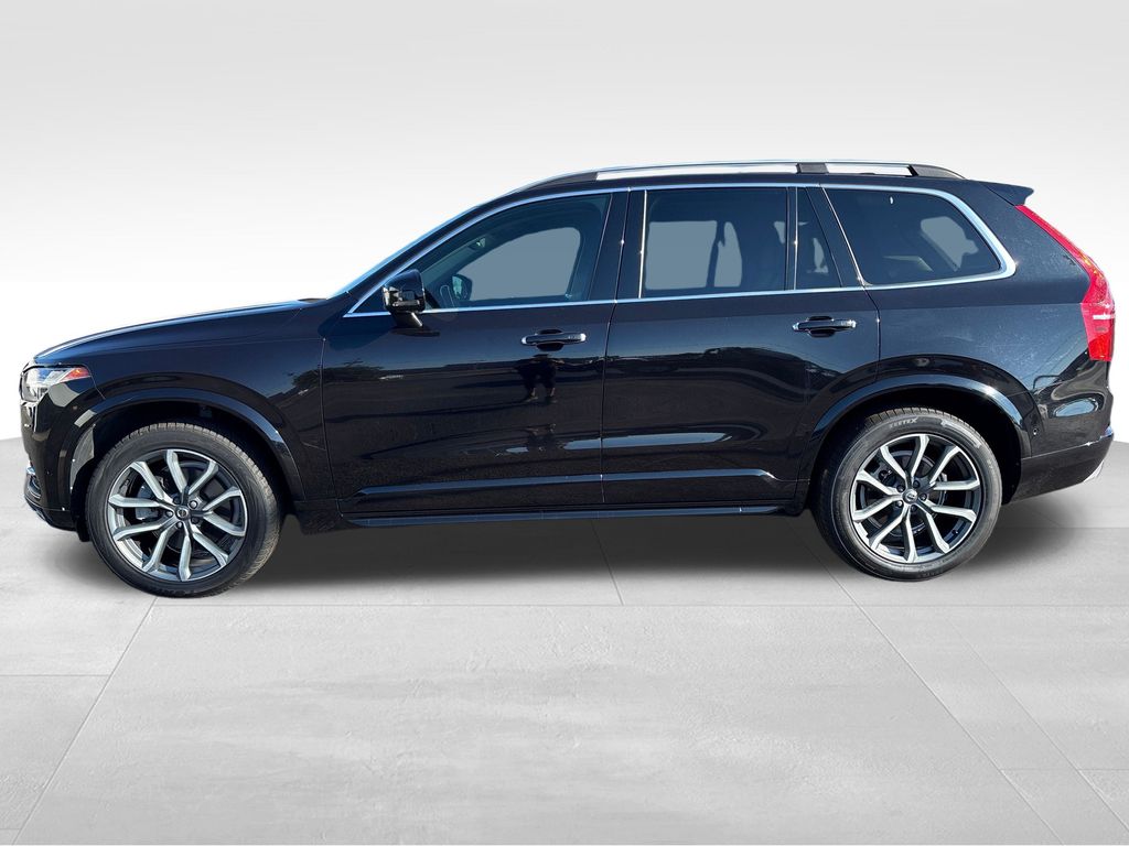 2018 Volvo XC90 T6 AWD Momentum photo 2