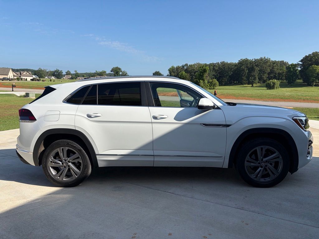 2024 Volkswagen Atlas Cross Sport 2.0T SEL R-Line 4MOTION's photo