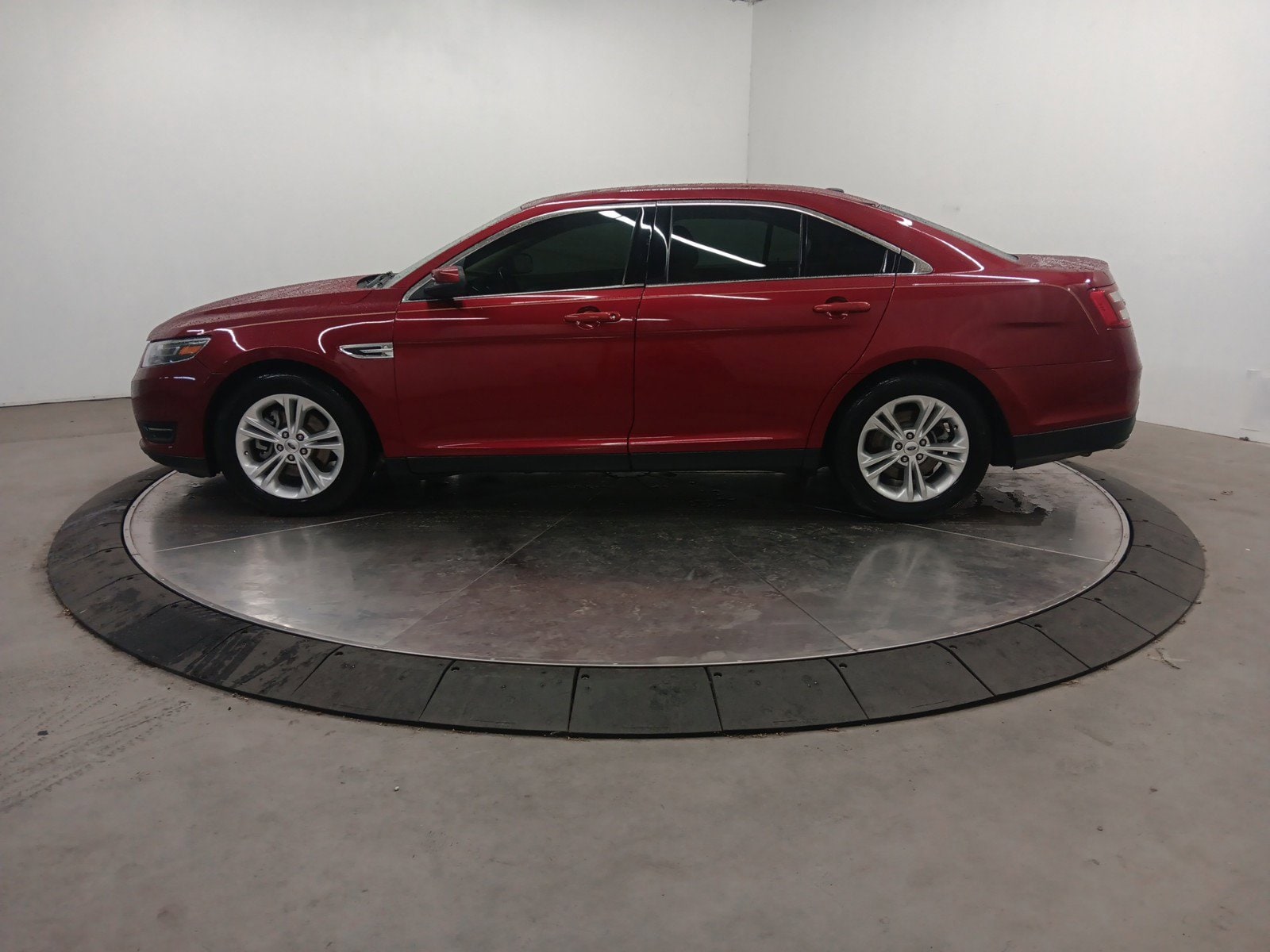 Used 2015 Ford Taurus SEL with VIN 1FAHP2E88FG206178 for sale in Muscle Shoals, AL