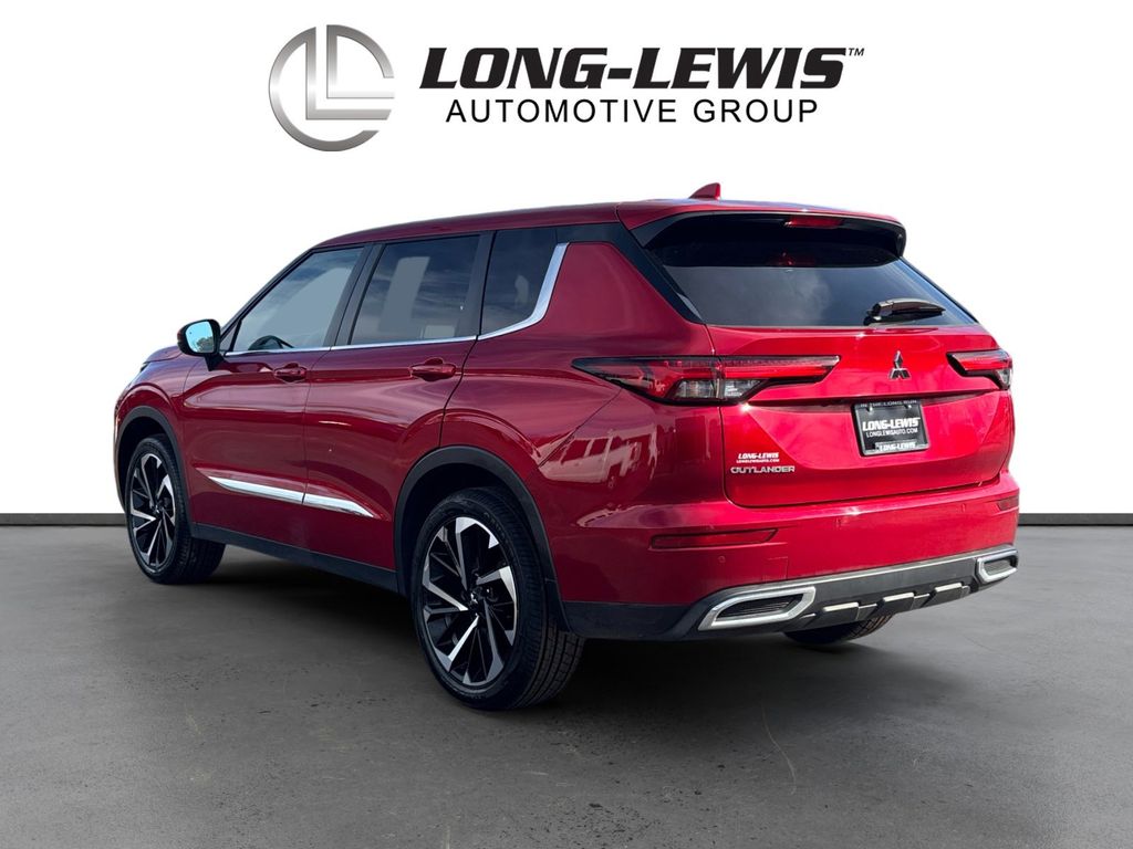 2022 Mitsubishi Outlander ES photo 4