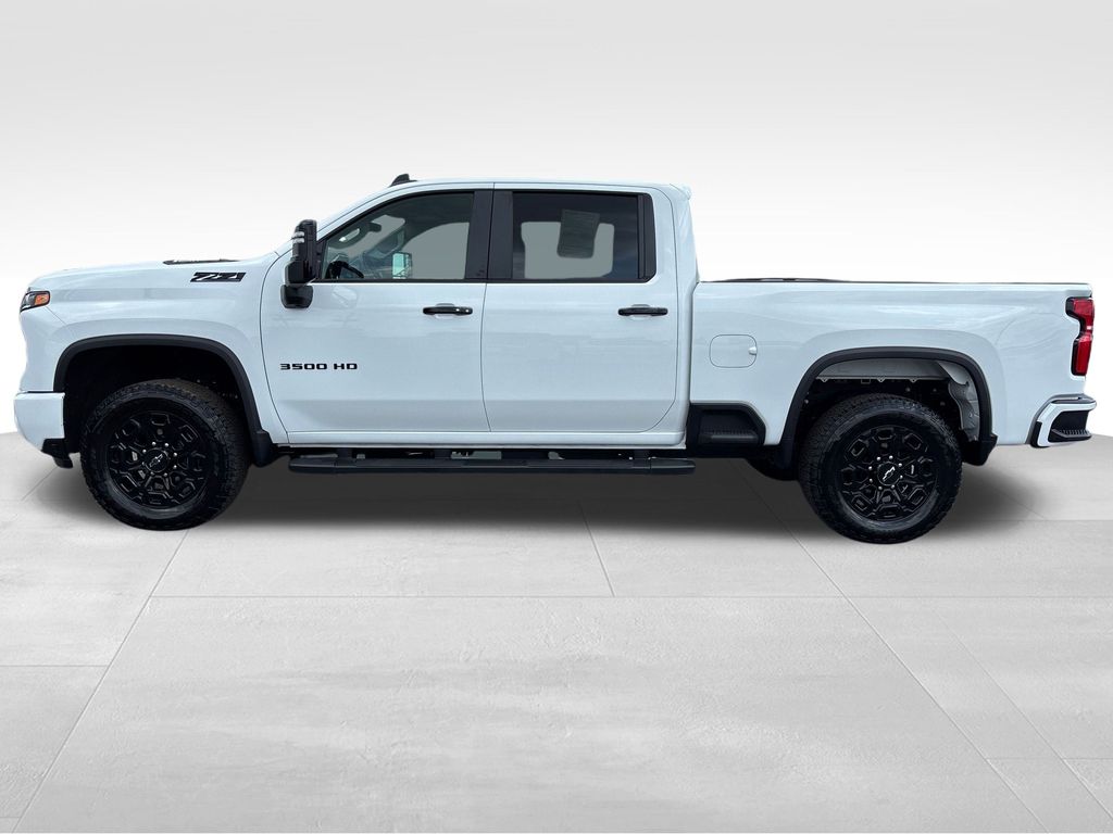 2024 Chevrolet Silverado 3500HD LT photo 2