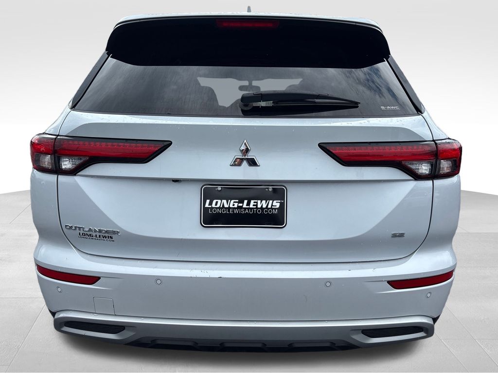 2024 Mitsubishi Outlander SE photo 4