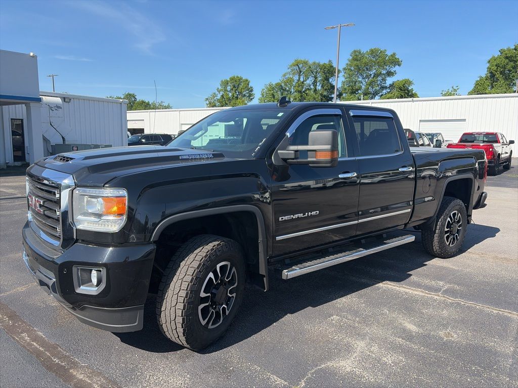 2017 GMC Sierra 4WD Crew Cab Standard Box Denali's photo
