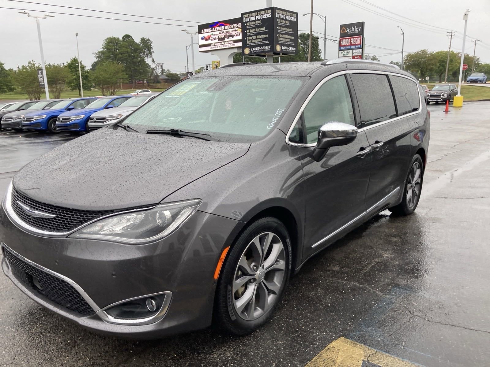 Used 2017 Chrysler Pacifica Limited with VIN 2C4RC1GGXHR668851 for sale in Muscle Shoals, AL