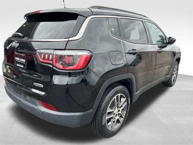2018 Jeep Compass Latitude photo 2