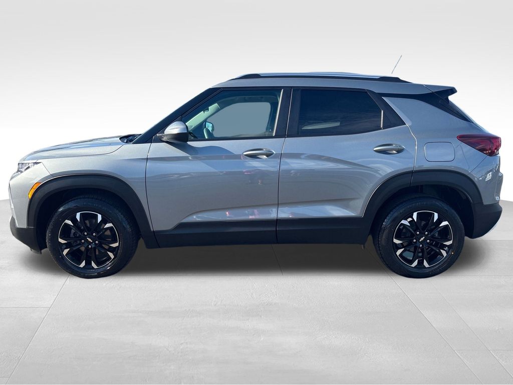 2023 Chevrolet Trailblazer LT photo 2