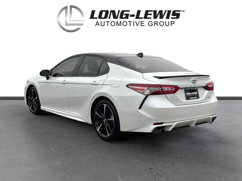 2019 Toyota Camry XSE photo 3