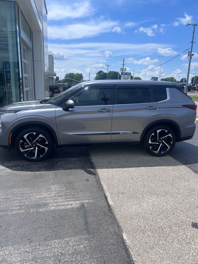 2022 Mitsubishi Outlander SE S-AWC's photo