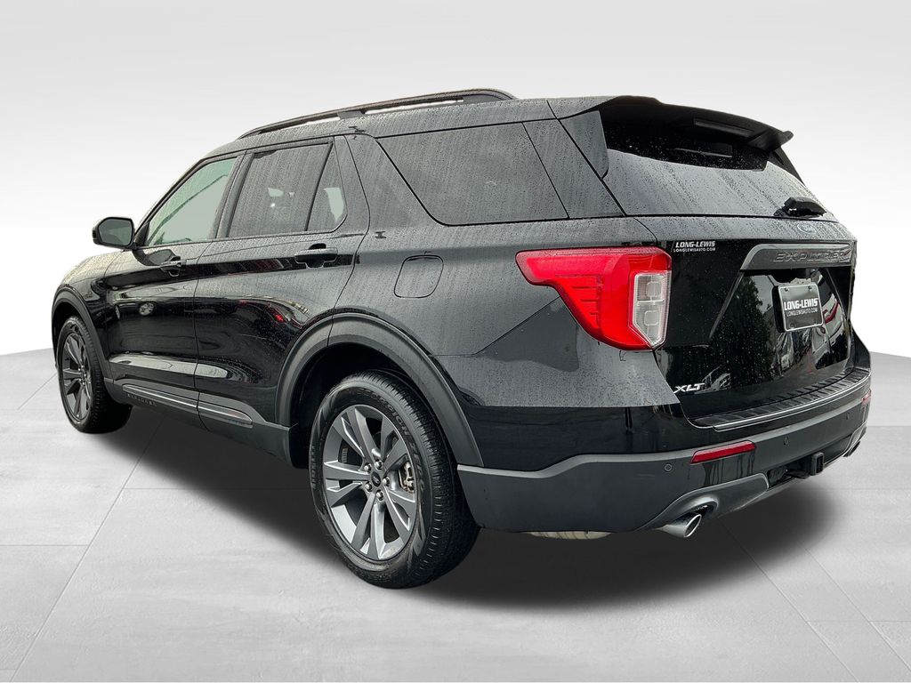 2023 Ford Explorer XLT photo 2
