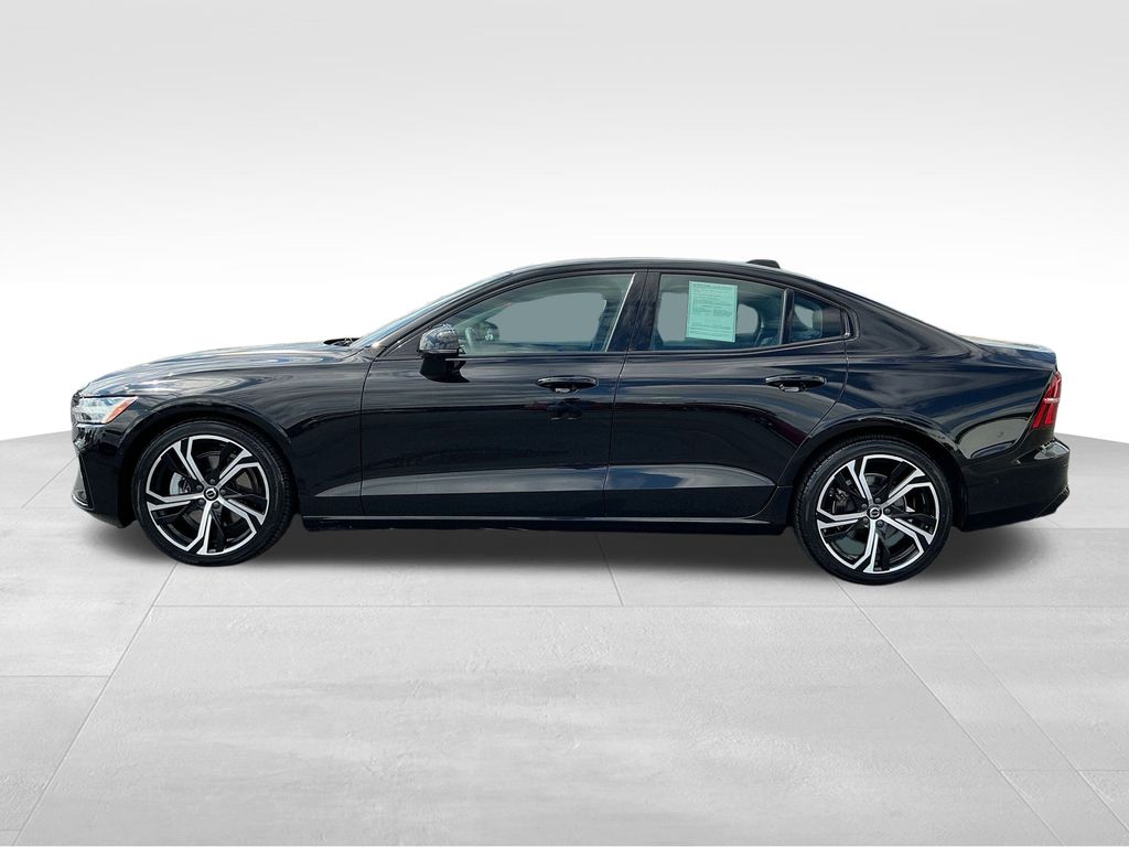 2024 Volvo S60 B5 Plus photo 2