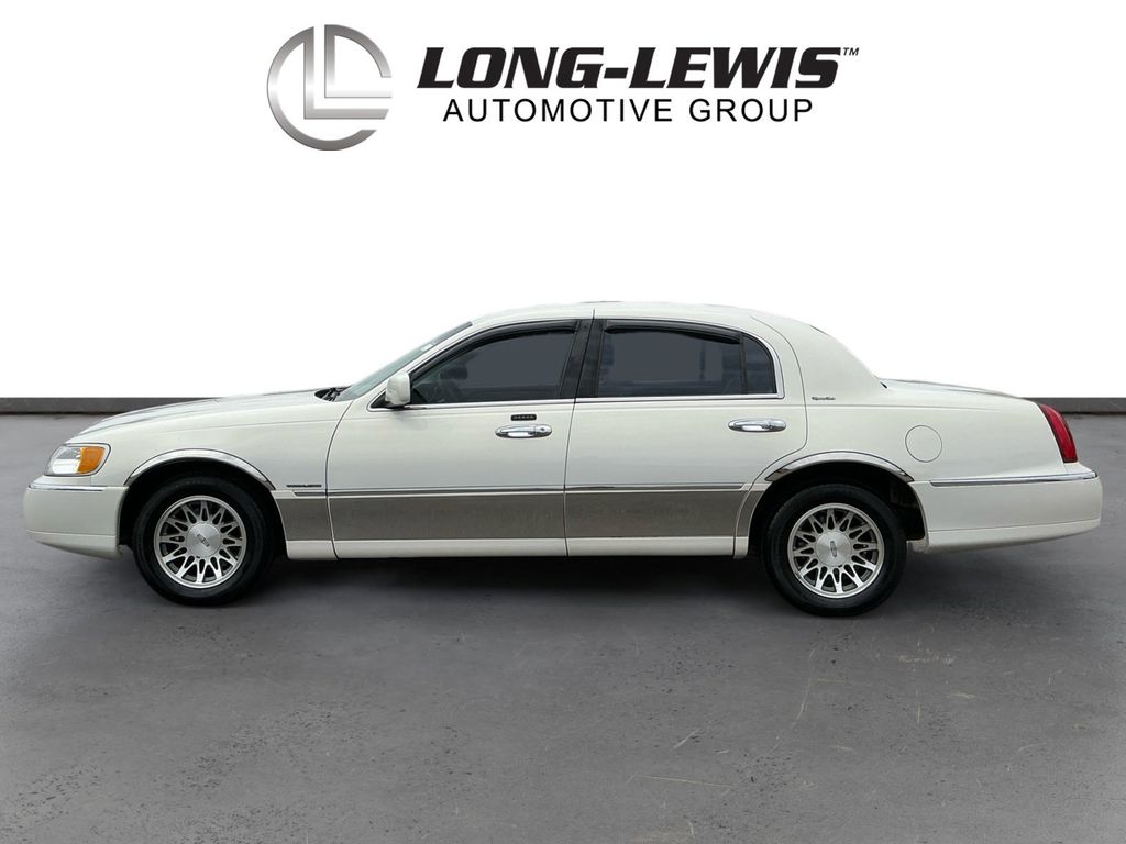 Used 2002 Lincoln Town Car Signature with VIN 1LNHM82W22Y615947 for sale in Muscle Shoals, AL