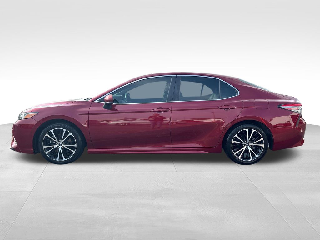 2018 Toyota Camry L photo 2