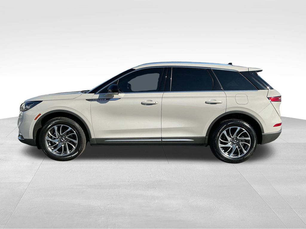 2022 Lincoln Corsair Standard photo 2