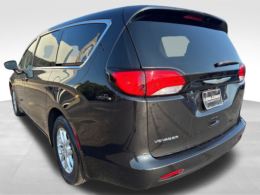 2023 Chrysler Voyager LX photo 3