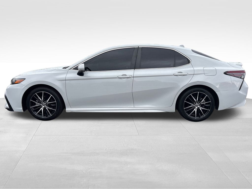 2022 Toyota Camry SE photo 2
