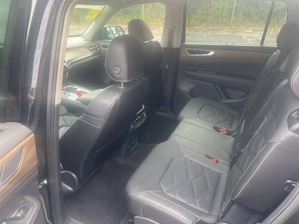 2024 Volkswagen Atlas SE Technology photo 3