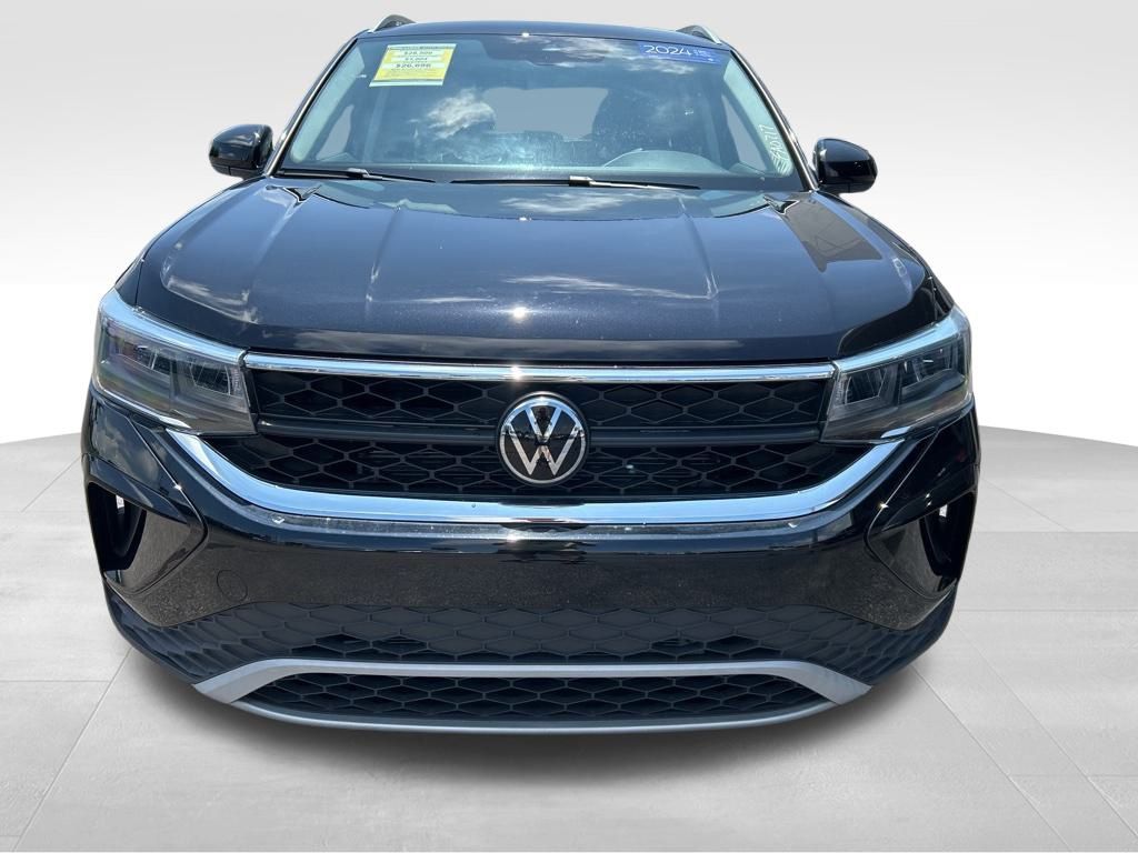 2024 Volkswagen Taos SE photo 2