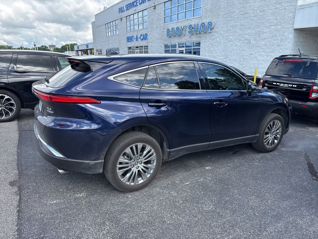 2022 Toyota Venza XLE Hybrid AWD's photo