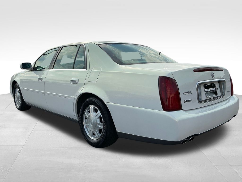 2004 Cadillac DeVille Base photo 3