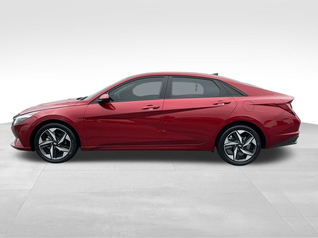 2023 Hyundai Elantra SEL photo 2