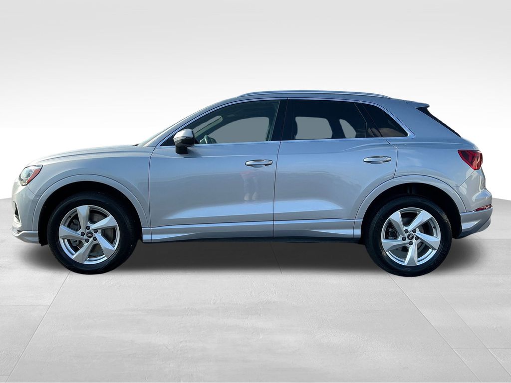 2021 Audi Q3 40 TFSI Premium photo 2