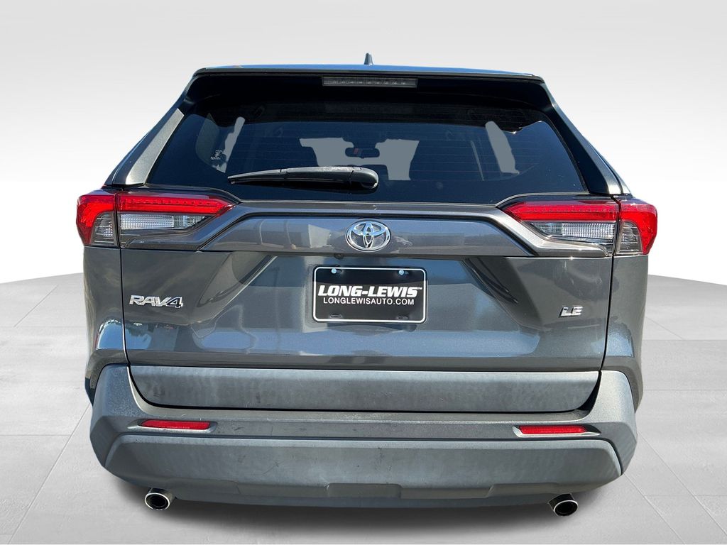 2020 Toyota RAV4 LE photo 4