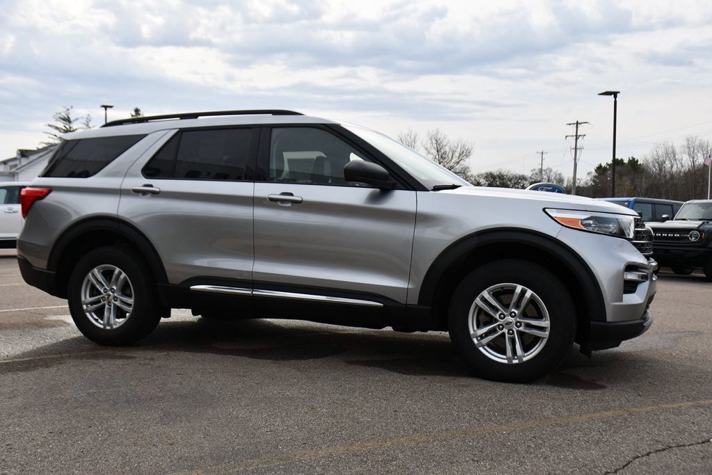 2023 Ford Explorer XLT RWD's photo