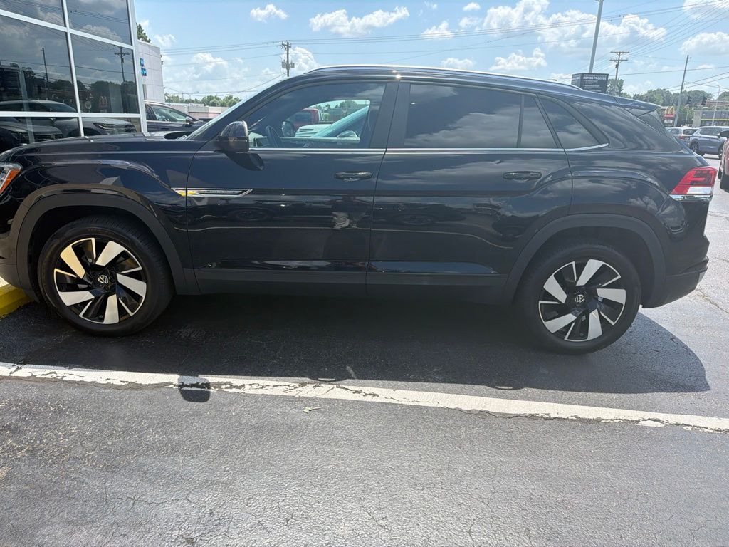 2024 Volkswagen Atlas Cross Sport 2.0T SE w/Tech 4MOTION's photo