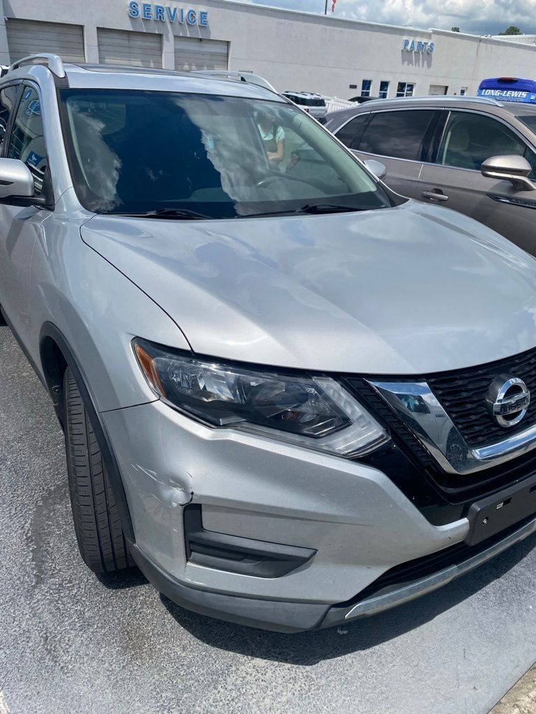 2017 Nissan Rogue SV FWD's photo