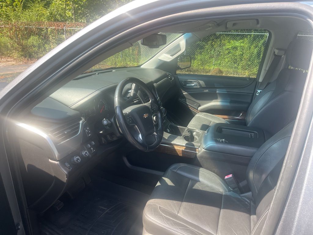 2018 Chevrolet Suburban LT photo 2