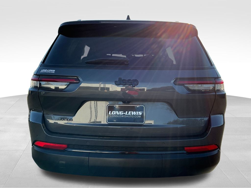 2023 Jeep Grand Cherokee Altitude photo 4