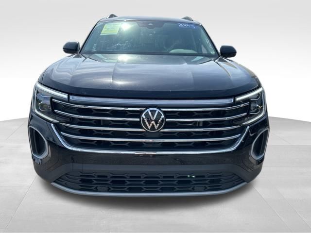 2024 Volkswagen Atlas SE photo 2