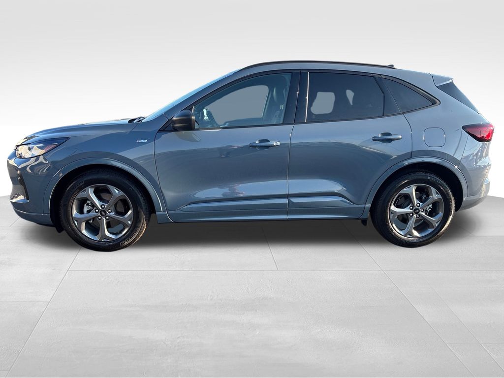 2023 Ford Escape ST-Line photo 2