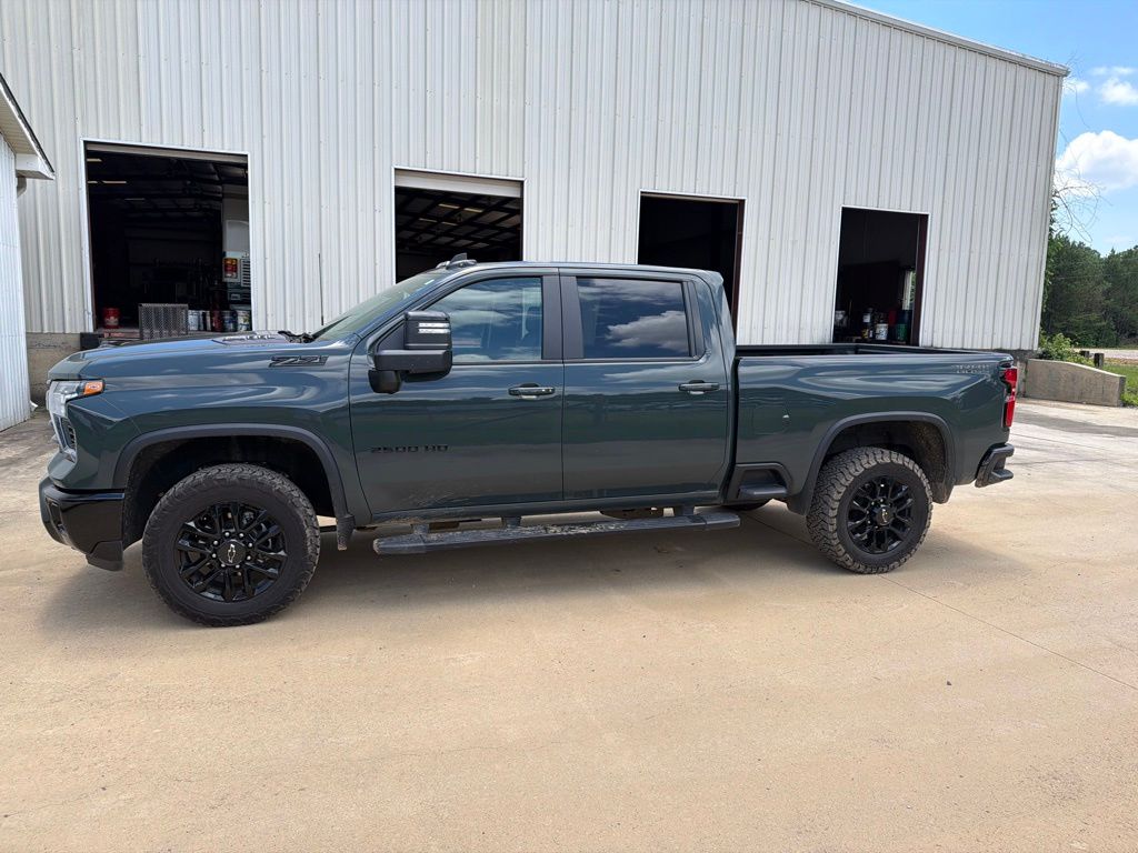 2025 Chevrolet Silverado HD LT 4WD Crew Cab Standard Box's photo
