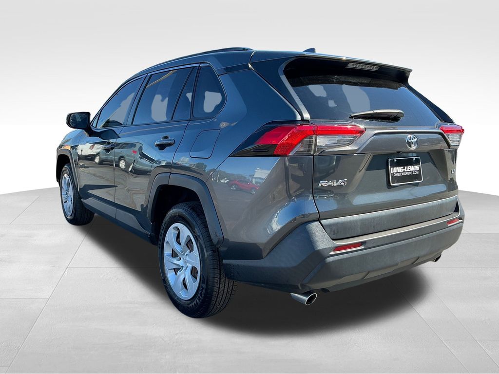 2020 Toyota RAV4 LE photo 3