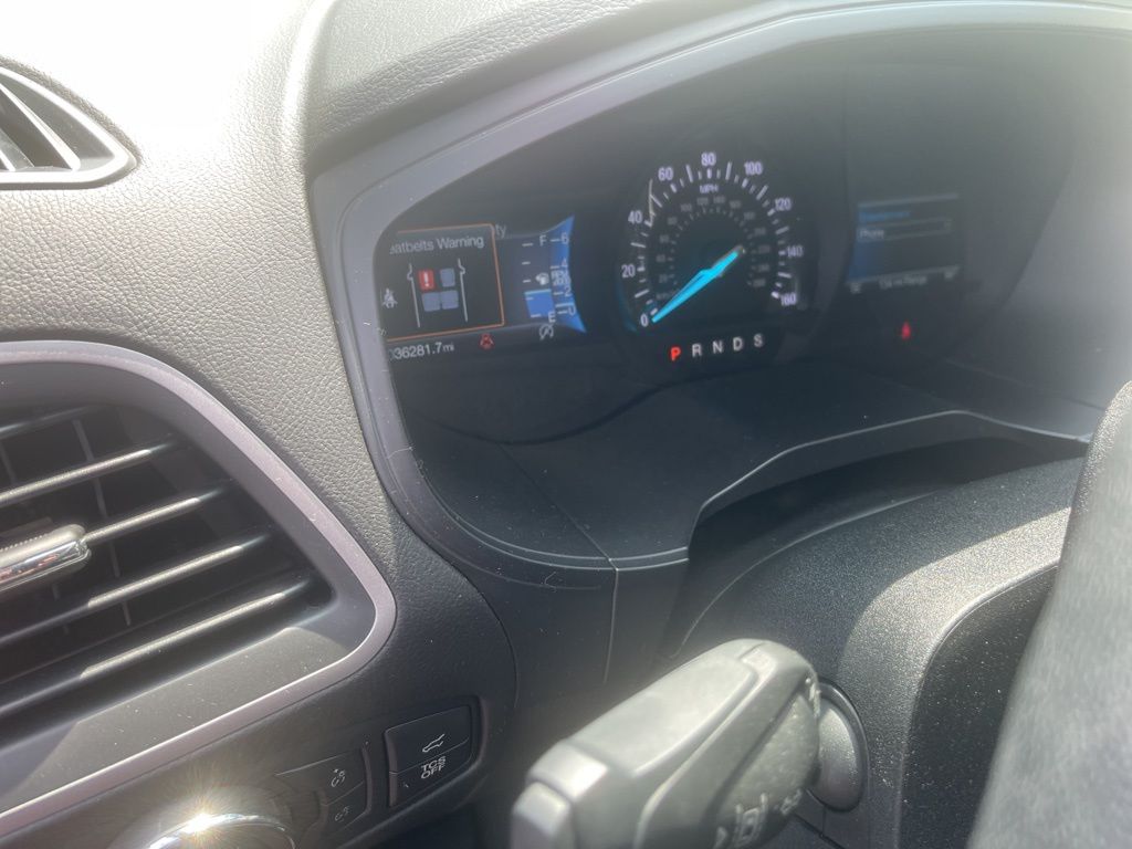 2022 Ford Edge SEL photo 2